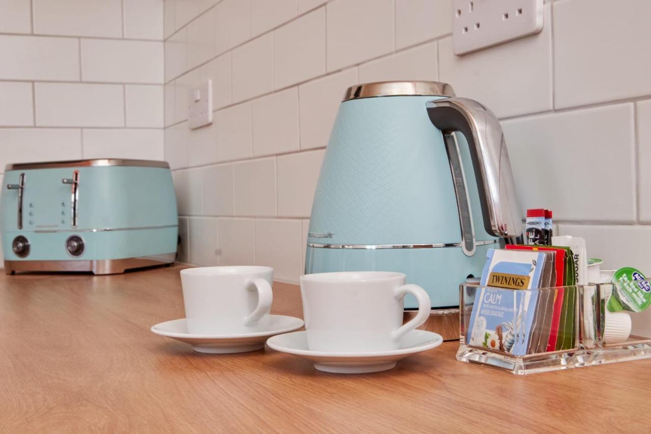 10 Percent Off - 3 Nights - Leeds - Bradford - Free Parking