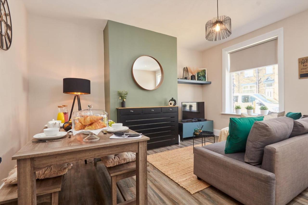 10 Percent Off - 3 Nights - Leeds - Bradford - Free Parking Holiday home *