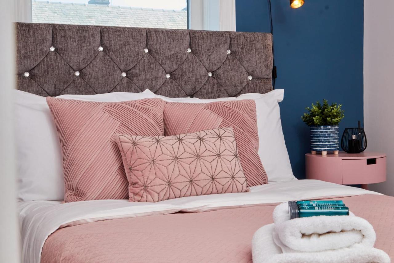 10 Percent Off - 3 Nights - Leeds - Bradford - Free Parking Holiday home *