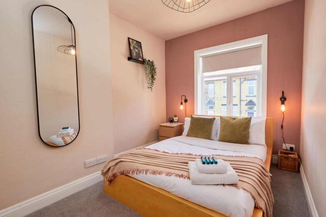 10 Percent Off - 3 Nights - Leeds - Bradford - Free Parking