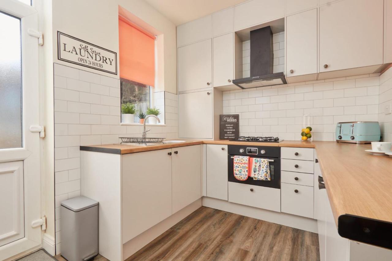 10 Percent Off - 3 Nights - Leeds - Bradford - Free Parking *