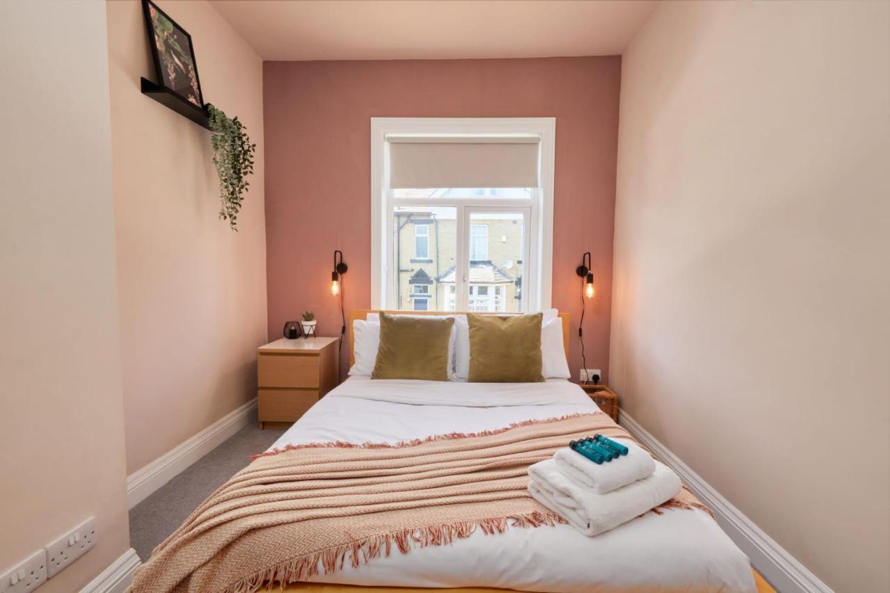 Holiday home 10 Percent Off - 3 Nights - Leeds - Bradford - Free Parking