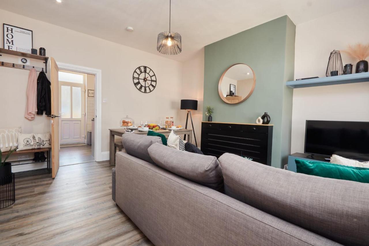 10 Percent Off - 3 Nights - Leeds - Bradford - Free Parking