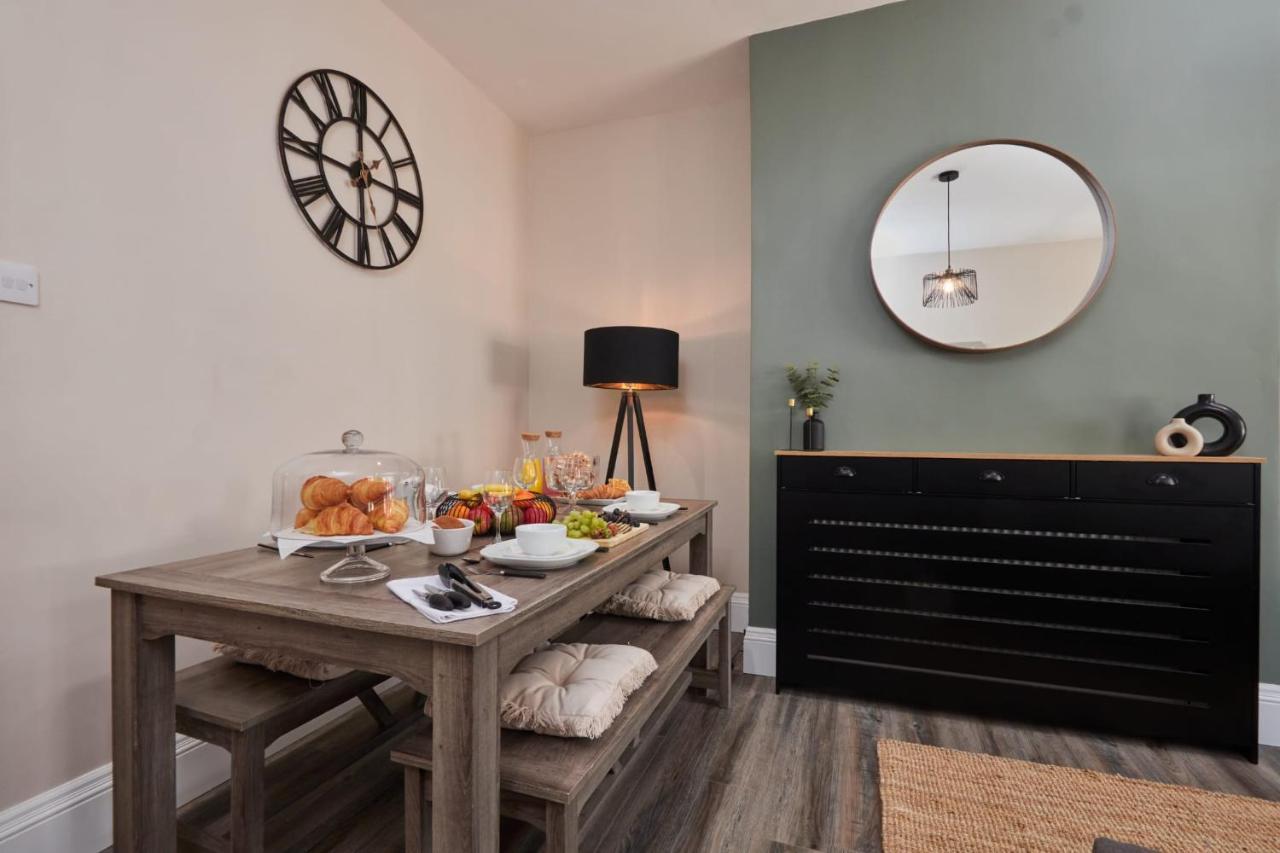 10 Percent Off - 3 Nights - Leeds - Bradford - Free Parking