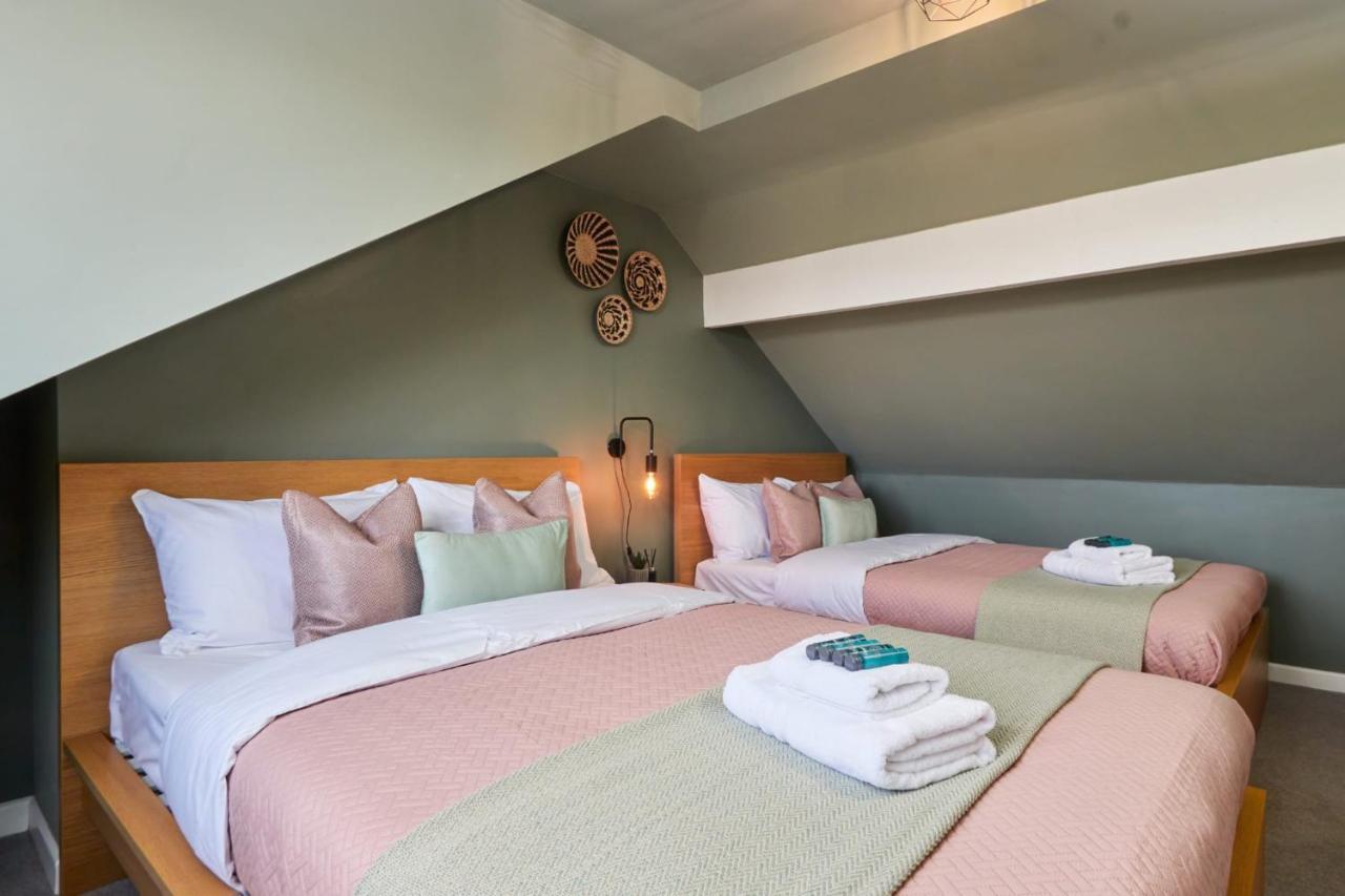 Holiday home 10 Percent Off - 3 Nights - Leeds - Bradford - Free Parking
