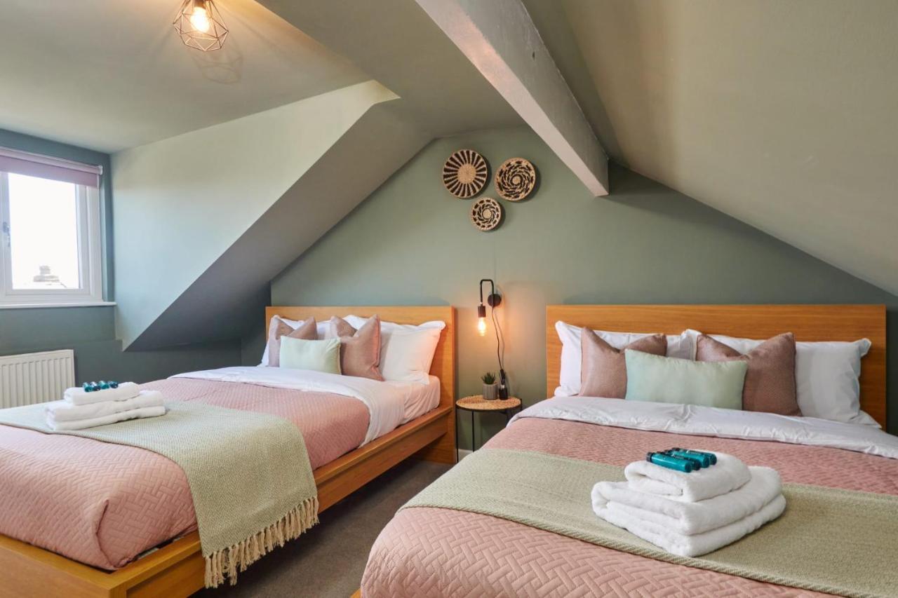 Holiday home 10 Percent Off - 3 Nights - Leeds - Bradford - Free Parking *