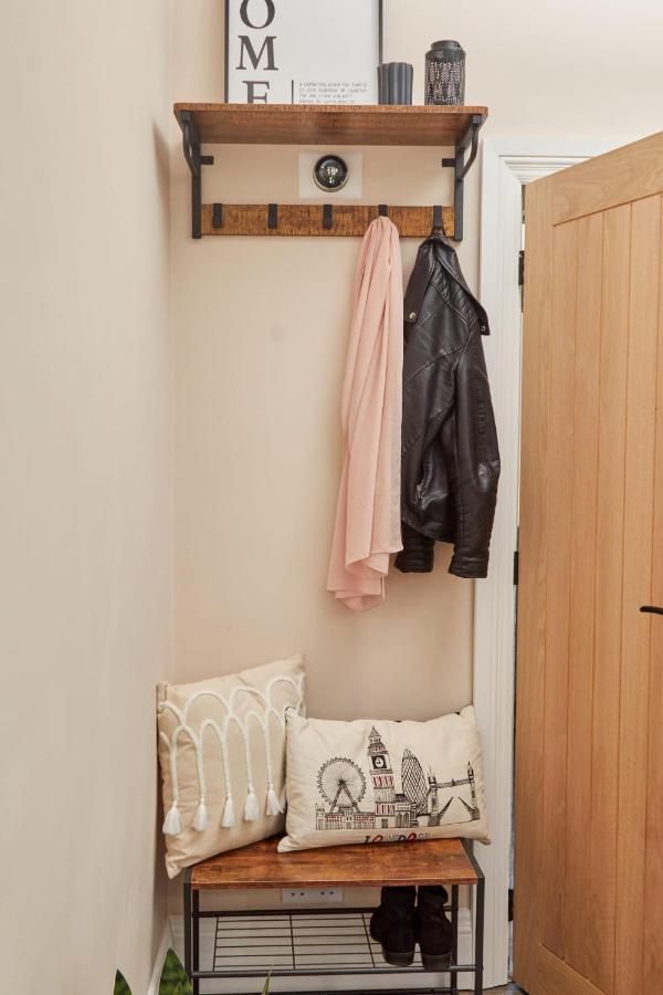10 Percent Off - 3 Nights - Leeds - Bradford - Free Parking *